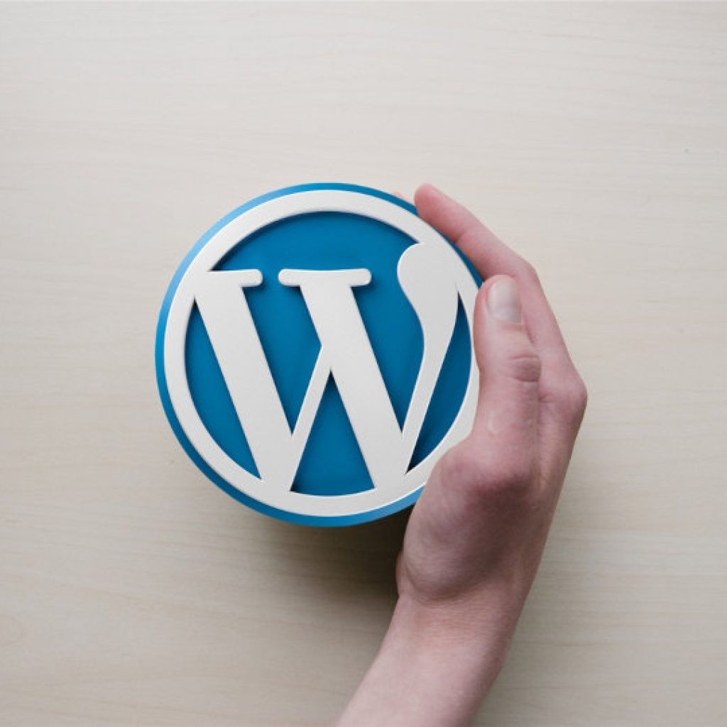 How do I add a subscribe button to my WordPress blog?